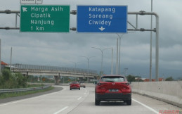 Santainya Duduk di Kursi Penumpang Mazda CX-30