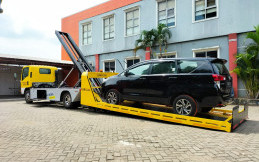 Menilik Perbedaaan Truk Self Loader dengan Towing