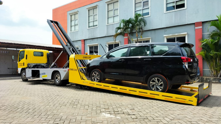 Menilik Perbedaaan Truk Self Loader dengan Towing