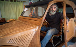 Keren, Mobil Ikonik Citroen 2CV Ini Terbuat dari Kayu