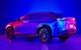 Lexus Tak akan Lagi Pamerkan Logo