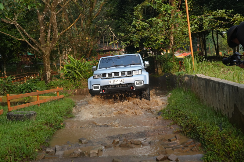 BAIC BJ40 Plus 4WD Shift on the Fly, Aktif di Kecepatan 20 Kpj