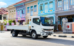 Mitsubishi Fuso eCanter Resmi Mengaspal di Singapura