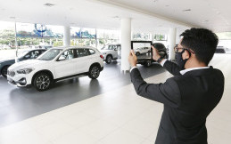 Digitalisasi, Kini Bisa Konsultasi Hingga Lihat Model Kendaraan di My BMW Dealer
