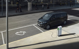 Peugeot Percepat Elektrifikasi Kendaraan Penumpang