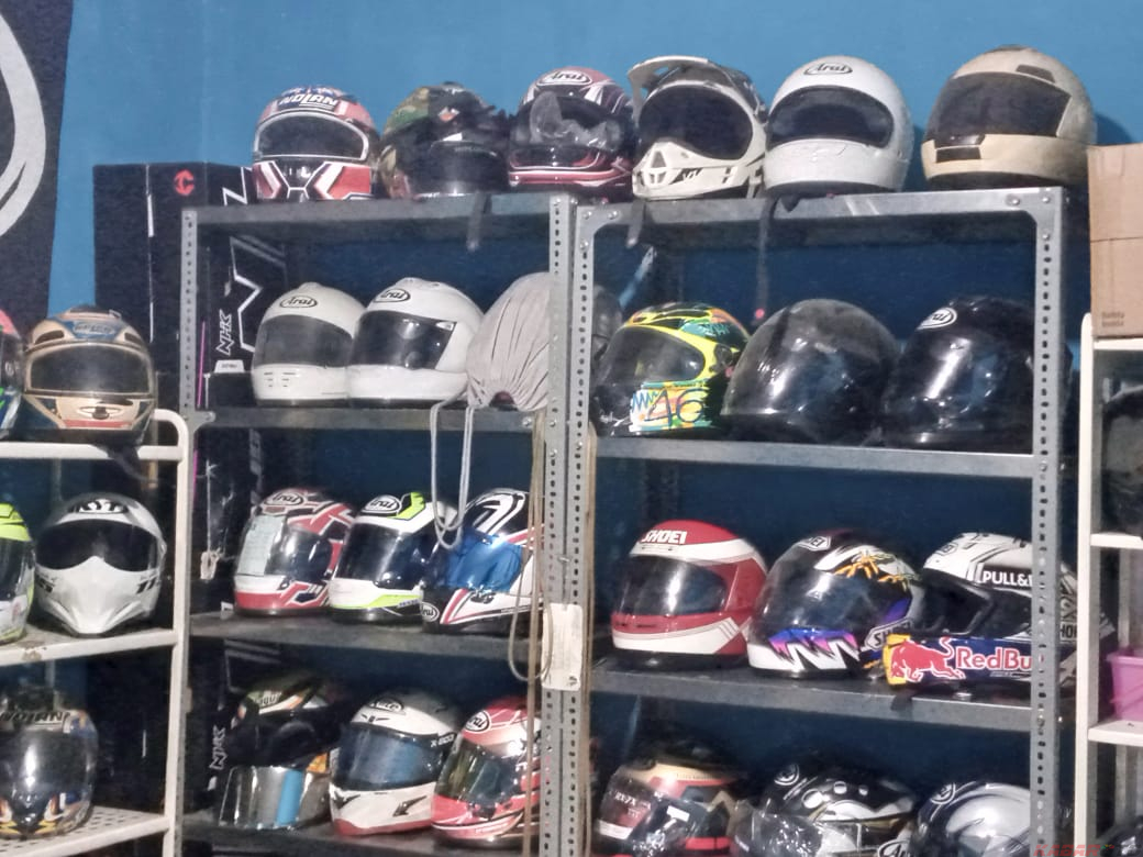 Helm FIM Racing untuk Balap, Ini Bedanya dengan yang Dijual Umum