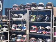 Helm FIM Racing untuk Balap, Ini Bedanya dengan yang Dijual Umum