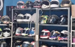 Helm FIM Racing untuk Balap, Ini Bedanya dengan yang Dijual Umum