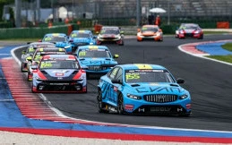 Debut Manis Geely Preface TCR Pada Balap Touring di Spanyol