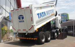 Bisa Selamatkan Nyawa, Ini Alasan Setiap Truk Wajib Punya Stiker Reflektor