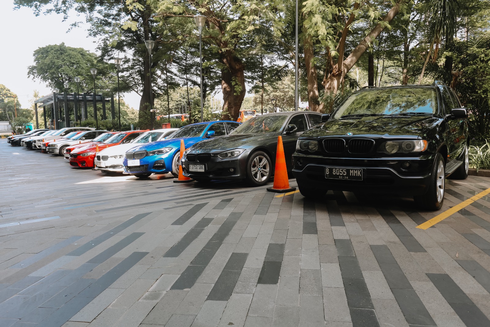 Komunitas Pecinta BMW Lintas Generasi Kumpul Bareng