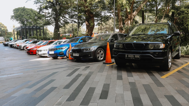 Komunitas Pecinta BMW Lintas Generasi Kumpul Bareng