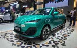 Lepas E4 EV yang Resmi Melantai di Tanah Air