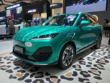 Lepas E4 EV yang Resmi Melantai di Tanah Air