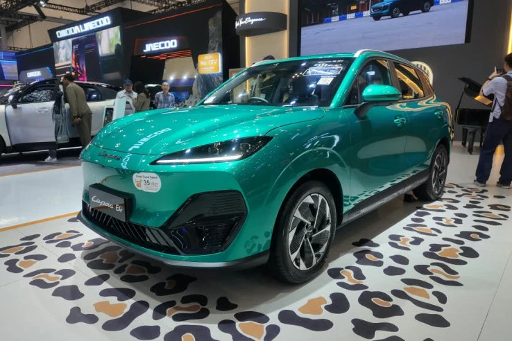 Lepas E4 EV yang Resmi Melantai di Tanah Air