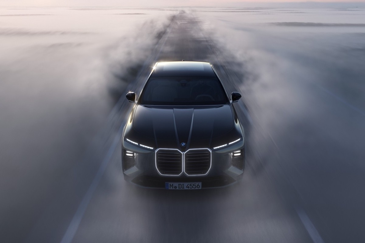 BMW i7 50 xDrive 2026, Definisi Baru Kemewahan Mobil Listrik Jarak Jauh