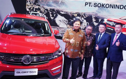 Menteri Perindustrian Sambangi Booth DFSK di Telkomsel IIMS 2019, Ini Harapannya