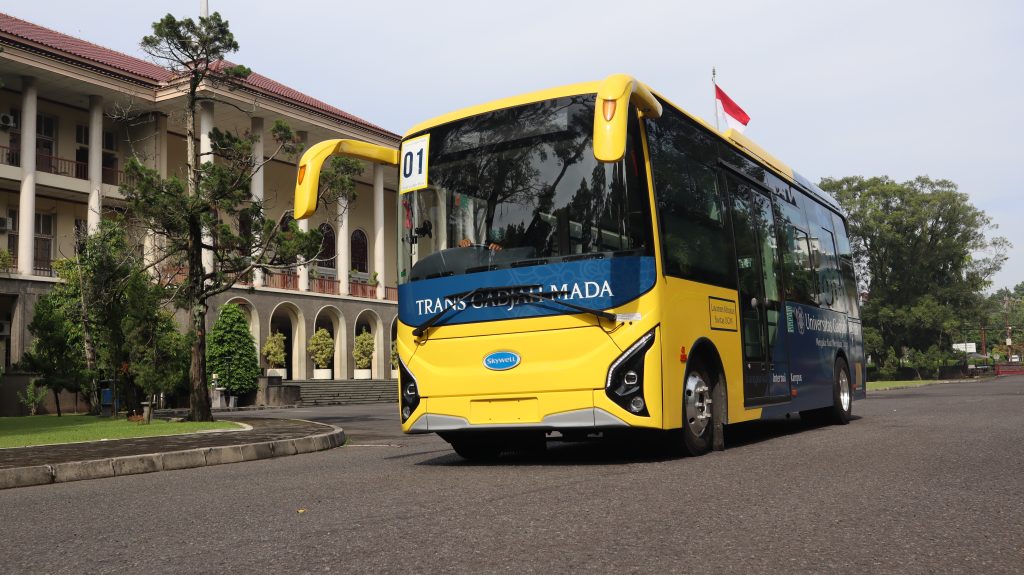 UGM Dapat Hibah Dua Bus Listrik, Siap Turunkan Emisi Karbon di Lingkungan Kampus