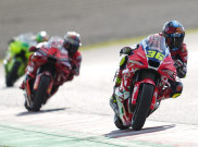 Main ke Bali, Pembalap MotoGP Joan Mir dan Luca Marini Dalami Tari Kecak