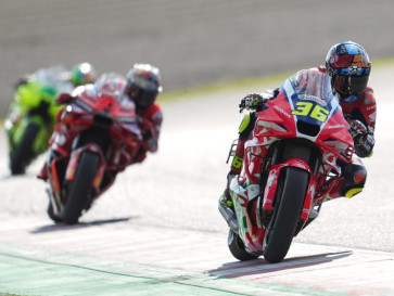 Main ke Bali, Pembalap MotoGP Joan Mir dan Luca Marini Dalami Tari Kecak