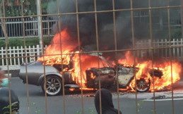 Shelby Mustang GT 'Eleanor' Terbakar di Kawasan Pondok Indah