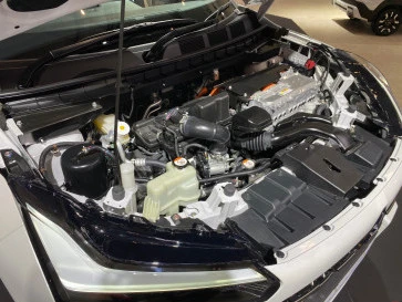 Pembalap Rifat Sungkar Takjub Keiritan New Mitsubishi XForce HEV