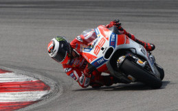 Terlempar di Posisi 17, Lorenzo Masih Kesulitan Bersama Ducati