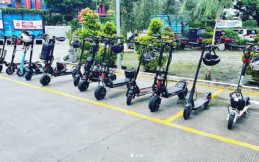 Aman Berkendara Skuter Listrik, Apa Saja yang Wajib Digunakan?