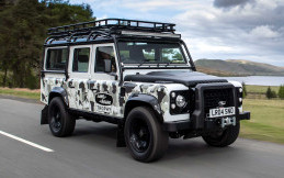 Land Rover Classic Rilis Defender Works V8 Trophy II, Sangat Terbatas