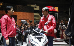 Hadiri IMOS 2018, Jokowi Tertarik dengan Honda PCX Electric