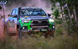 Sokbreker Mobil Balap Toyota Hilux AXCR 2022 Dijual Umum