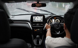 Tips Aman Berkendara di Musim Hujan: Hindari Kecelakaan dengan Langkah Sederhana