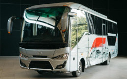 Daimler Gandeng Karoseri Laksana Sulap Bus Bertema Lokal