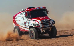 Hino Kembali ke Dakar Rally 2027 dengan Truk yang Disempurnakan
