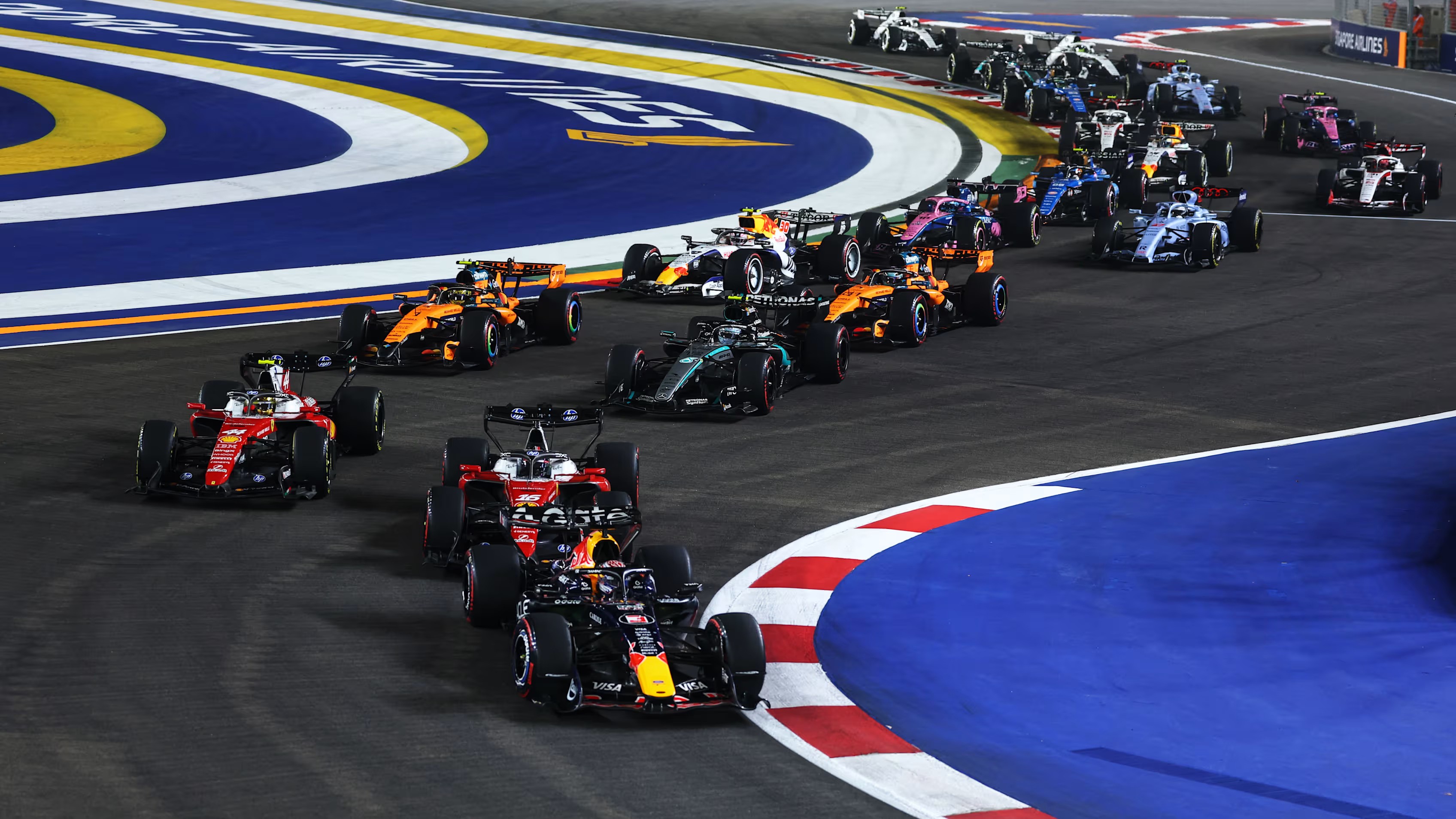 Max Verstappen Melanjutkan Kebangkitannya di Singapura, Kimi Antonelli Tetap Pimpin Klasemen