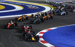 Max Verstappen Melanjutkan Kebangkitannya di Singapura, Kimi Antonelli Tetap Pimpin Klasemen