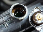 Ini Alasan Radiator Tidak Boleh Diisi Air Biasa