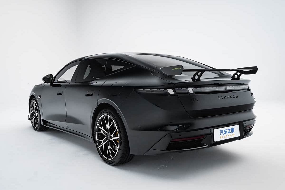 Lynk & Co 10 dan 10+