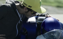 Rossi Sukses Kalahkan Motor Robot Yamaha