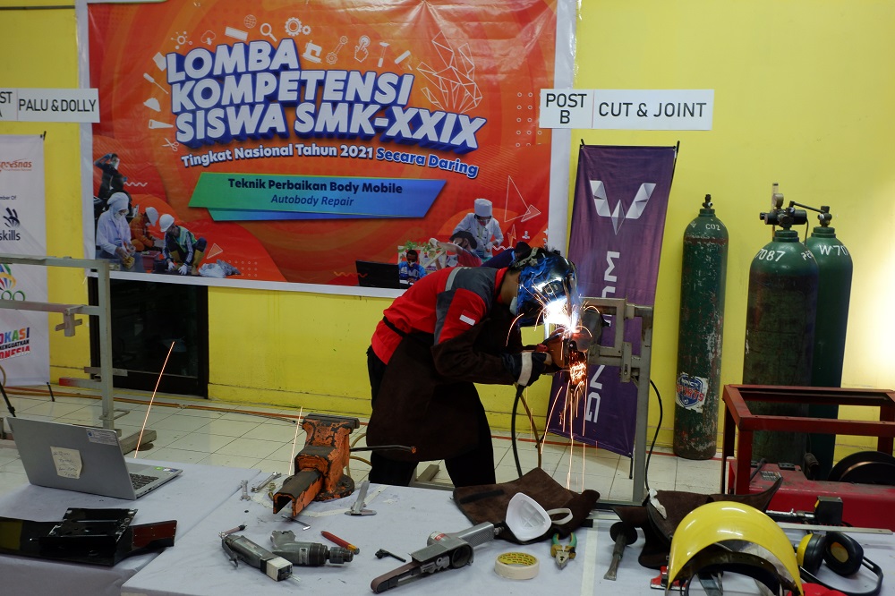 Wuling Gelar Kompetisi Body Repair Bagi Siswa SMK