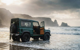 Tangan Manual Kahn Design Sulap Defender Bernama Flying Huntsman Homage II