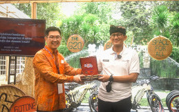 McEasy Serahkan 100 GPS Kepada UKM Transportasi Sektor Pariwisata