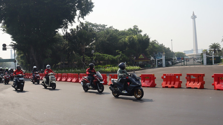 Puluhan Komunitas Motor Riding Keliling Kota dengan Agenda Ini