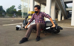 Motor Terjatuh, Begini Cara Mendirikannya 