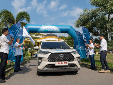 Toyota Veloz Hybrid EV Selesaikan Tantangan Lintas Indonesia