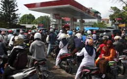 Di India, Beli Bensin Diantar ke Rumah