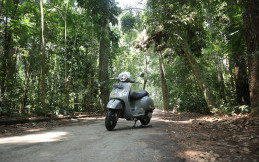 Test Ride Vespa GTS 300 Super Tech HPE - Menggeber Vespa Terkencang dan Tercanggih di Dunia