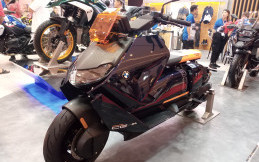 Profil BMW CE 04, Motor Listrik Premium di IIMS 2024