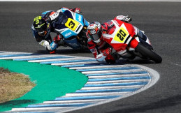 Masalah Ban, Pembalap AHRT Dimas Ekky Gagal Raih Podium di Jerez