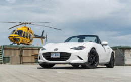 Modifikasi Mazda MX-5 Miata Pakai Mesin Corvette V8